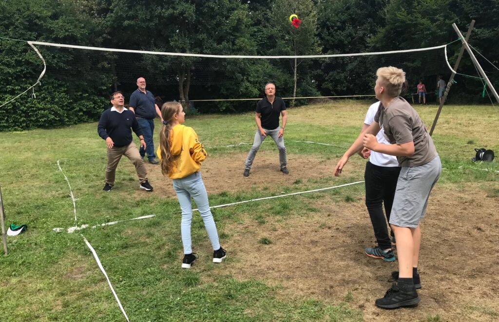 Andreas Stoch besucht Bolheimer Kindersommer: „Familien brauchen jetzt jede Unterstützung!“